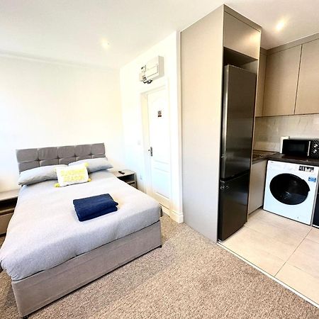 Spectacular Modern, Private Apartment,15 Mins To Central London Hendon Eksteriør billede