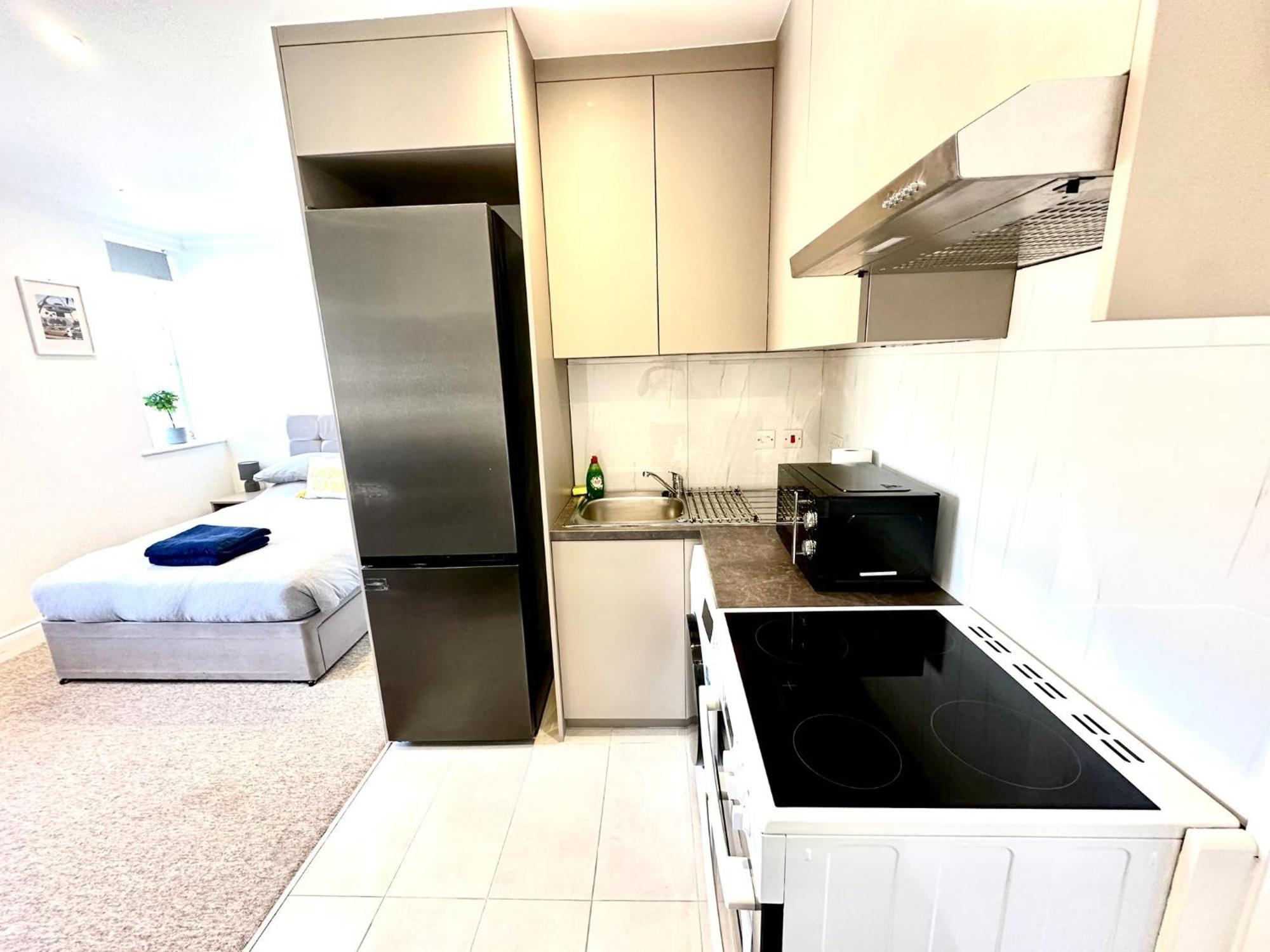Spectacular Modern, Private Apartment,15 Mins To Central London Hendon Eksteriør billede
