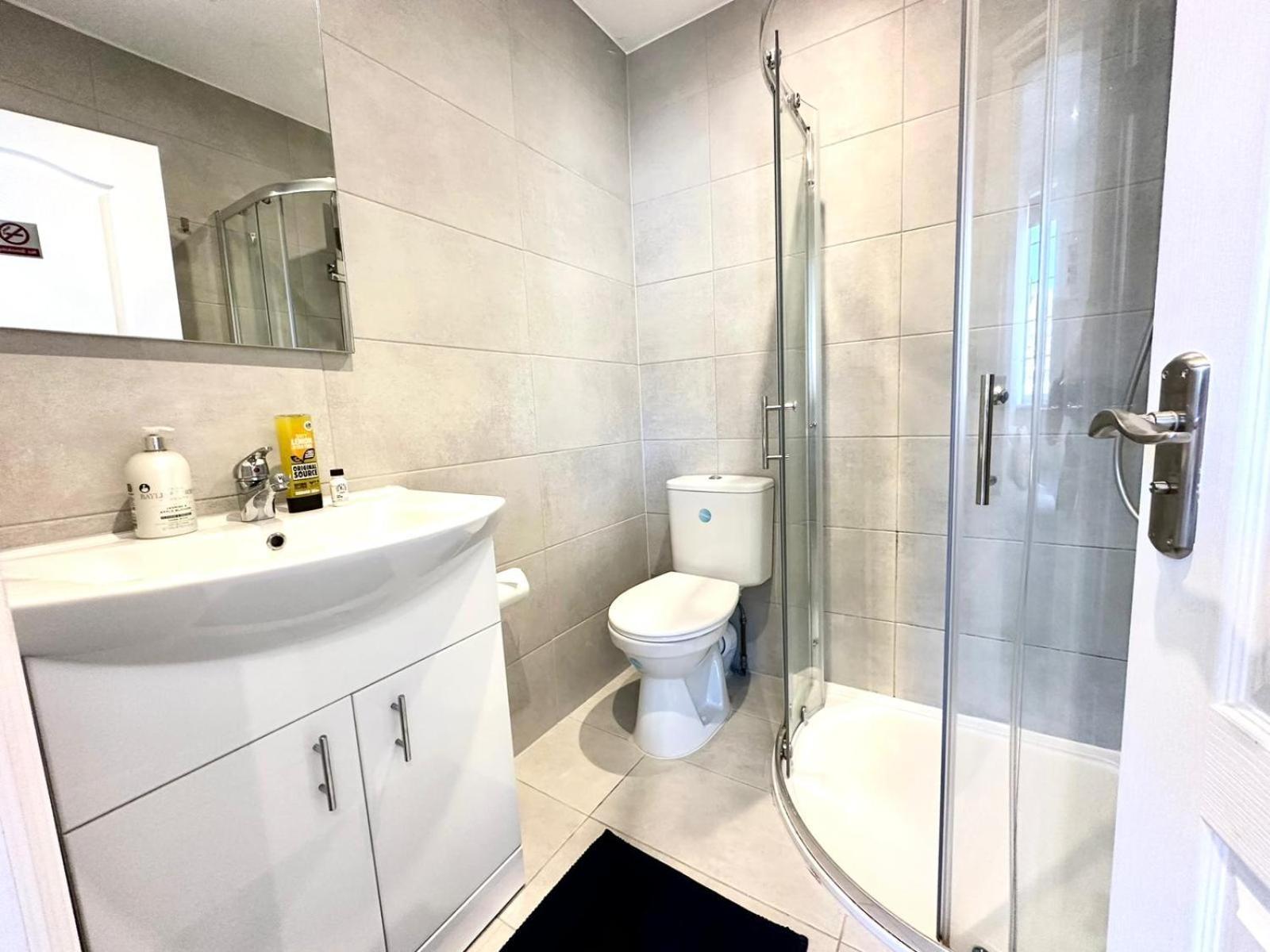 Spectacular Modern, Private Apartment,15 Mins To Central London Hendon Eksteriør billede