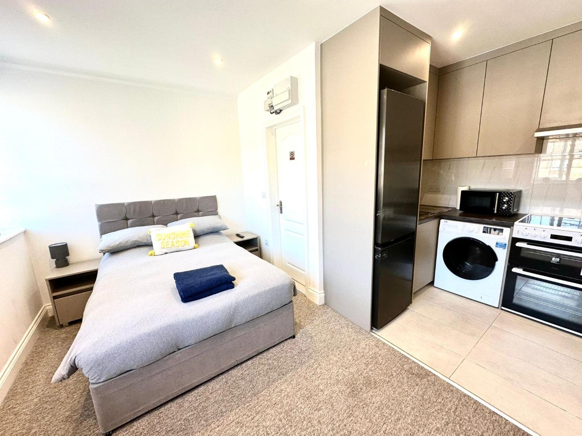 Spectacular Modern, Private Apartment,15 Mins To Central London Hendon Eksteriør billede